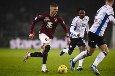 意甲焦点战:都灵主场迎战那不勒斯,保级与争冠的生死博弈