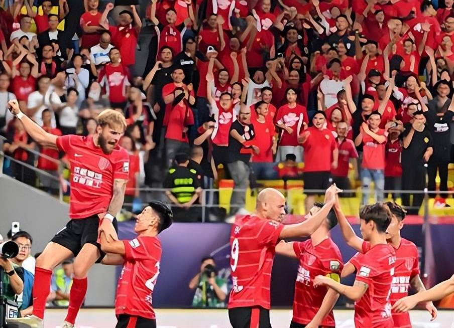 成都蓉城刚官宣徐正源下课,他就决定去法甲执教,同时点名邀请韦世豪转会加盟